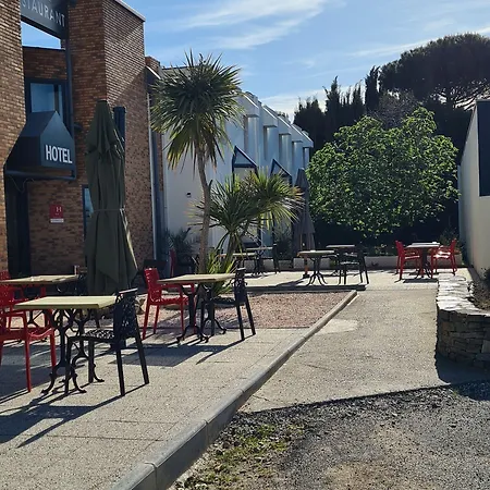 Logis L'etoile Hotel