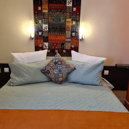 Logis L'etoile Hotel