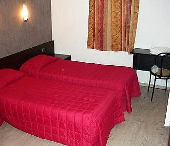 Logis L'etoile Hotel